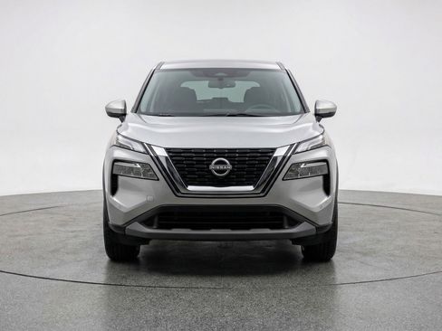 Used 2025 Nissan Rogue SV AWD/4WD image 2
