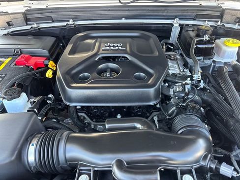 Used 2023 Jeep Wrangler Unlimited Sahara w/ Cold Weather Group image 29