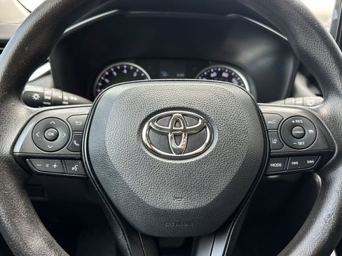 Used 2021 Toyota RAV4 XLE w/ Carpet Mat Package (TMS) image 22