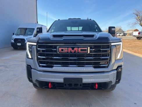 Used 2025 GMC Sierra 2500 AT4 w/ AT4 Premium Plus Package image 2