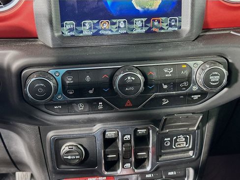 Used 2018 Jeep Wrangler Unlimited Rubicon AWD/4WD image 16