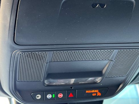 Used 2025 Chevrolet Traverse LT FWD image 25
