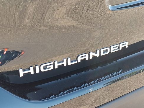 Certified 2022 Toyota Highlander XLE image 30