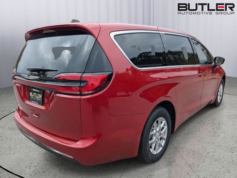 New 2026 Chrysler Pacifica Select FWD image 6
