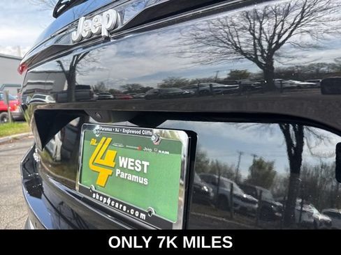 Used 2025 Jeep Grand Cherokee Laredo X AWD/4WD image 16