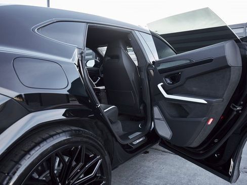 Used 2025 Lamborghini Urus SE image 26