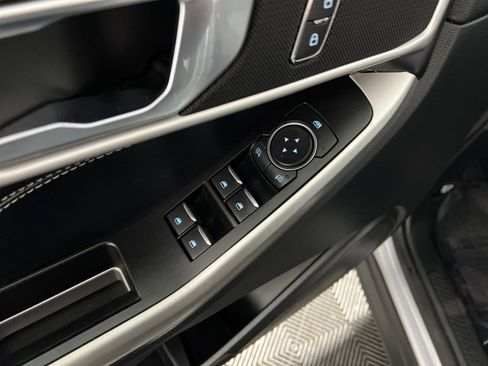 Used 2022 Ford Explorer XLT image 15