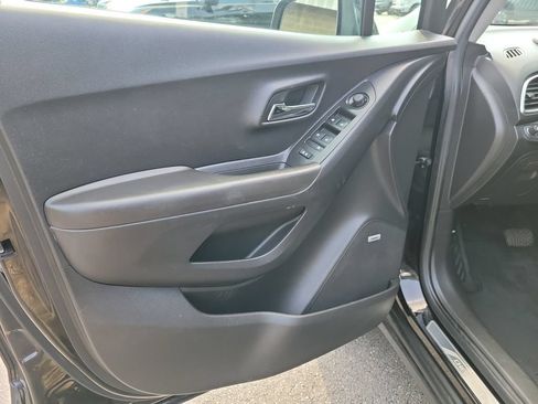 Used 2020 Chevrolet Trax Premier FWD image 23
