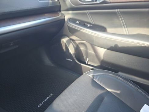 Used 2018 Subaru Outback 3.6R Limited AWD/4WD image 17