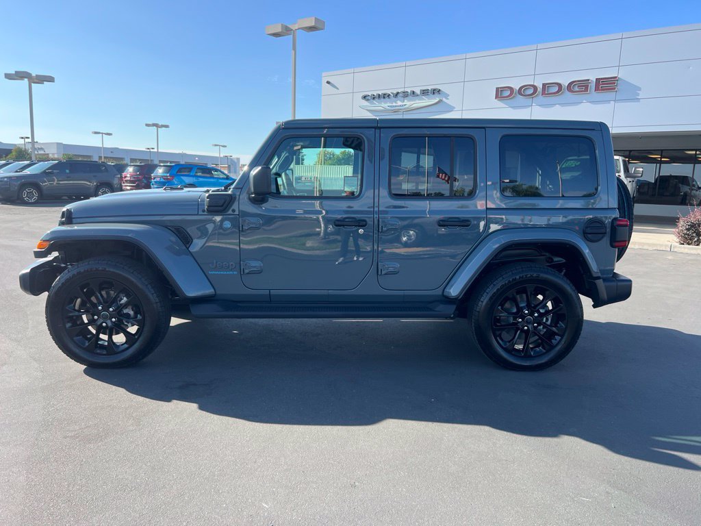 Used 2025 Jeep Wrangler Unlimited Sahara AWD/4WD image 12