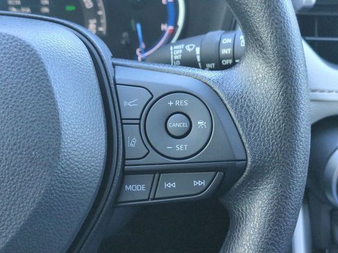 Used 2025 Toyota RAV4 XLE AWD/4WD image 19