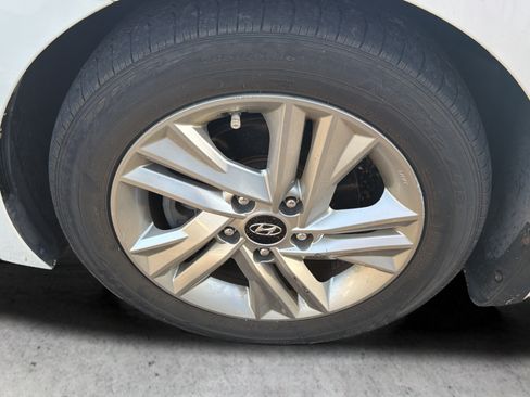 Used 2020 Hyundai Elantra SEL FWD image 18
