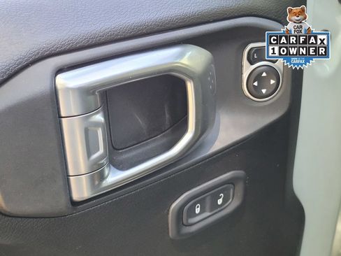 Used 2024 Jeep Wrangler Unlimited w/ Convenience Group AWD/4WD image 16