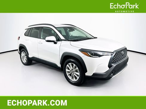 Used 2022 Toyota Corolla Cross LE FWD image 1