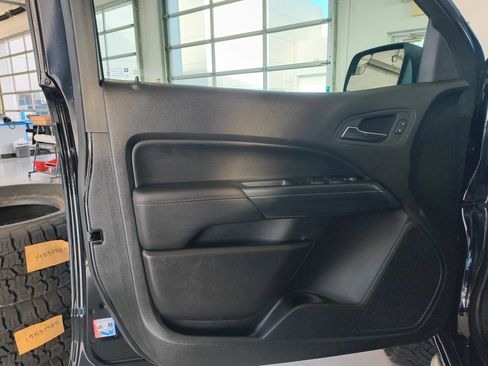 Used 2022 GMC Canyon AT4 w/ Trailering Package image 8