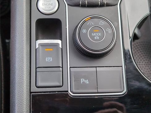 Used 2023 Volkswagen Atlas SEL R-Line AWD/4WD image 23