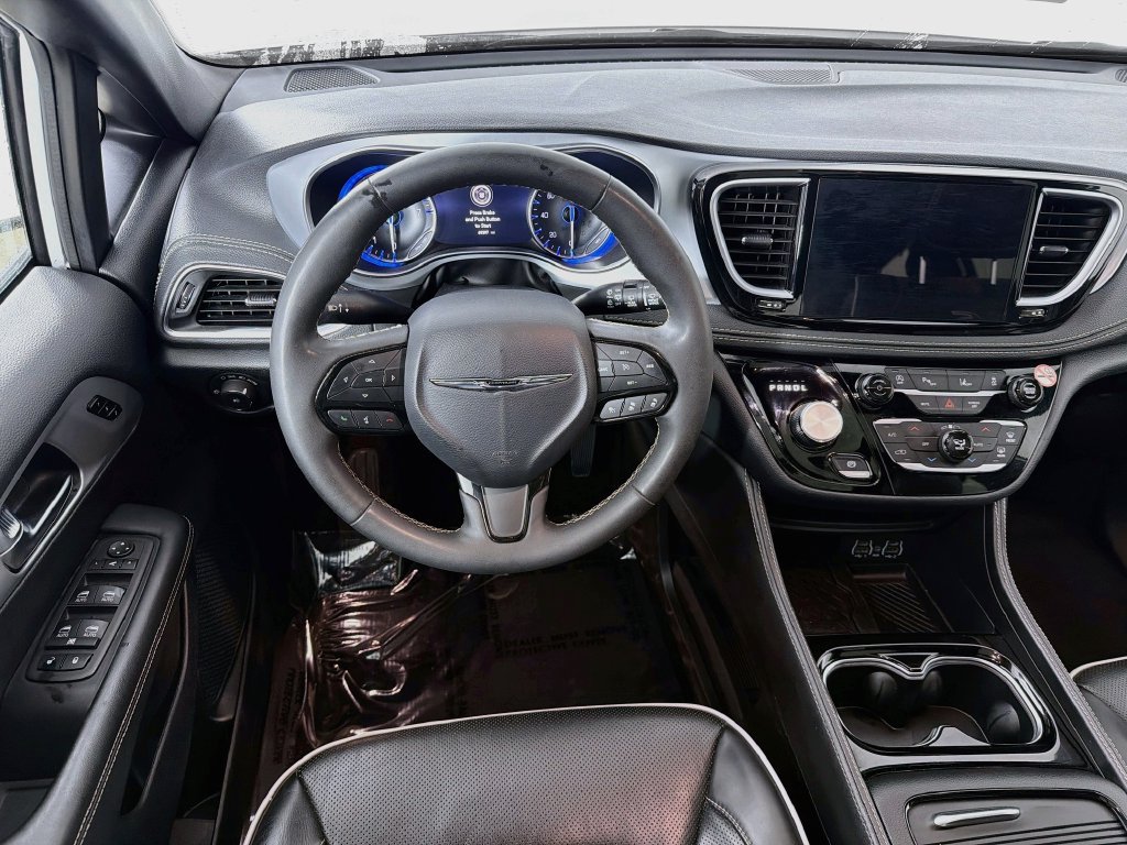 Used 2025 Chrysler Pacifica Limited FWD image 23