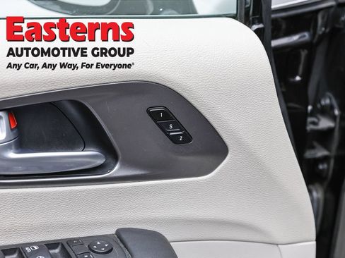 Used 2024 Chrysler Pacifica Limited FWD image 21