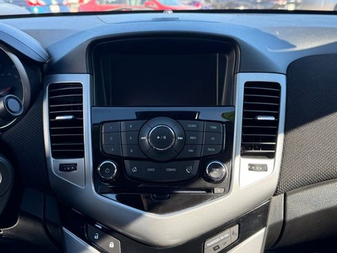 Used 2014 Chevrolet Cruze LT w/ Technology Package image 15