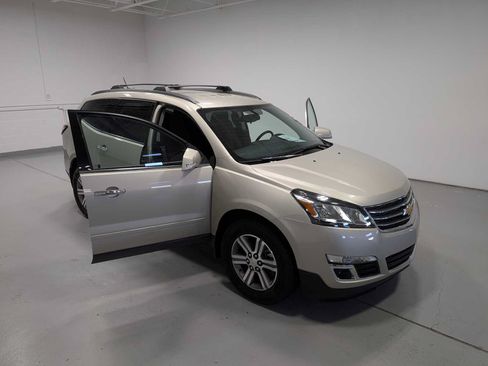 Used 2016 Chevrolet Traverse LT AWD/4WD image 16