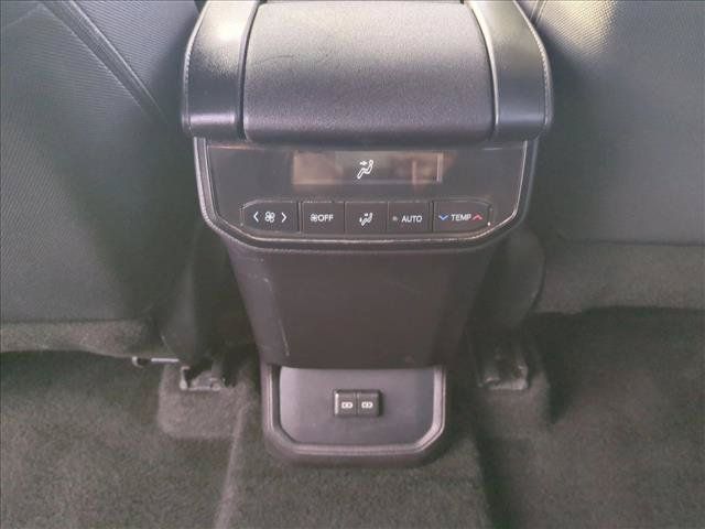 Used 2025 Toyota Highlander LE FWD image 16