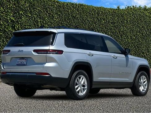 Used 2022 Jeep Grand Cherokee L Laredo w/ Luxury Tech Group I AWD/4WD image 4