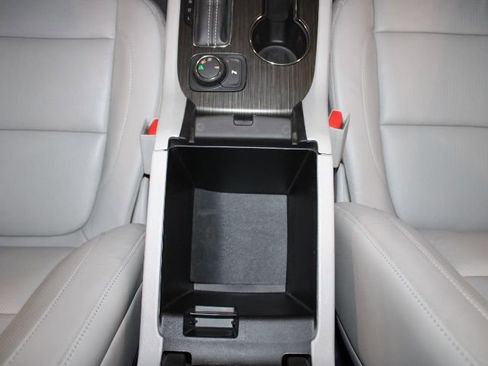 Used 2017 GMC Acadia SLT image 32