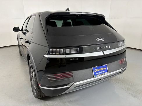 Used 2024 Hyundai Ioniq 5 SEL RWD image 12