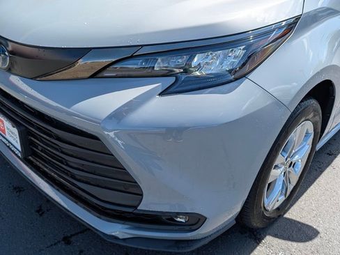 Used 2023 Toyota Sienna XLE Woodland Edition image 15