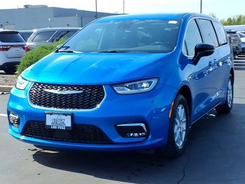 New 2026 Chrysler Pacifica Select FWD image 2