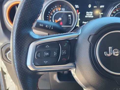 Used 2023 Jeep Gladiator Mojave w/ Cold Weather Group image 18