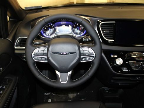 New 2026 Chrysler Voyager LX FWD image 11