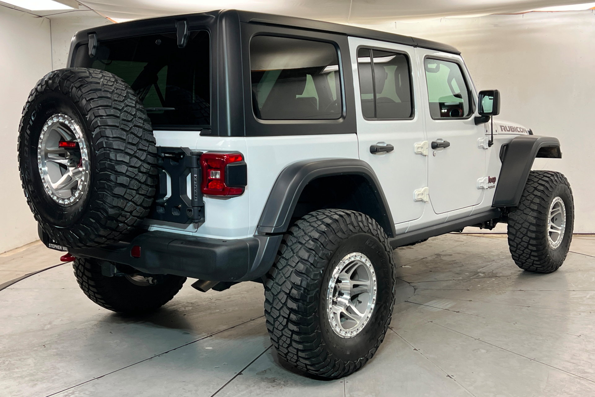 Used 2022 Jeep Wrangler Unlimited Rubicon w/ Steel Bumper Group AWD/4WD image 6