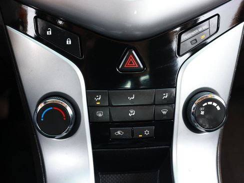 Used 2011 Chevrolet Cruze Eco image 31