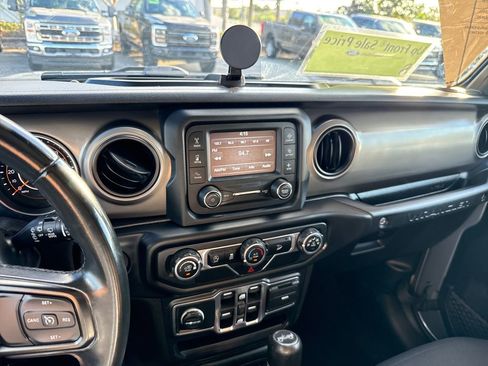 Used 2019 Jeep Wrangler Unlimited Sport S image 18