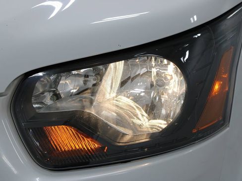 Used 2023 Ford Transit 350 XLT image 12