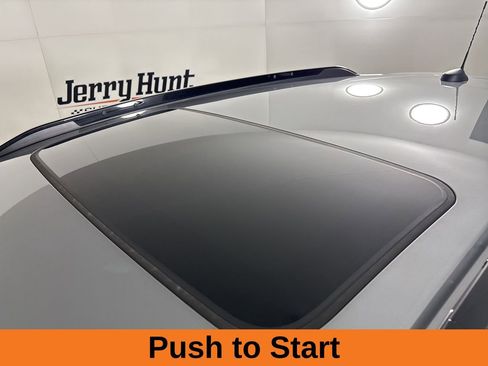 Used 2025 Chevrolet Trax RS w/ Sunroof Package image 9