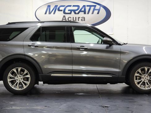 Used 2022 Ford Explorer XLT w/ Equipment Group 202A image 3