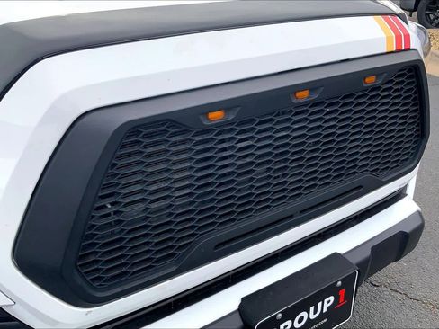 Used 2017 Toyota Tacoma SR5 w/ Tow Package image 30