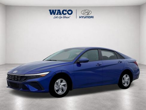 Used 2026 Hyundai Elantra SE w/ Cargo Package FWD image 4