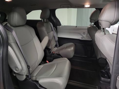 Used 2025 Toyota Sienna XLE AWD/4WD image 22