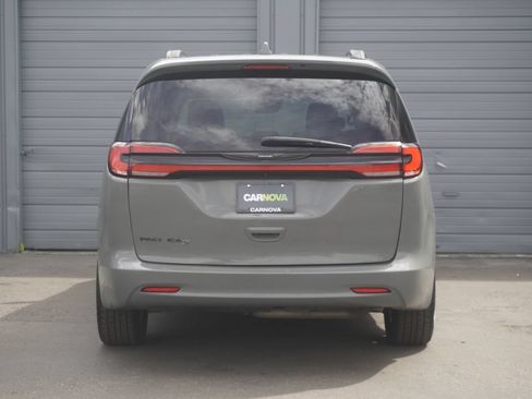 Used 2022 Chrysler Pacifica Touring-L w/ S Appearance Package AWD/4WD image 4