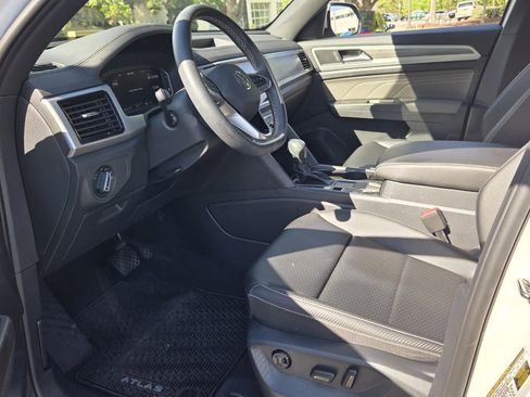 Used 2023 Volkswagen Atlas Cross Sport SE image 13