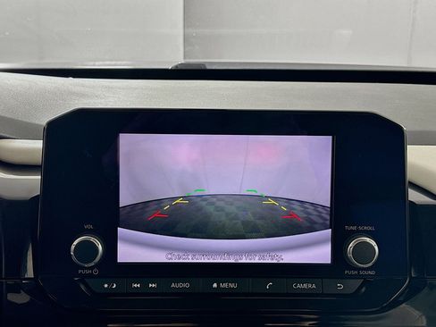 Used 2024 Nissan Pathfinder SV image 22