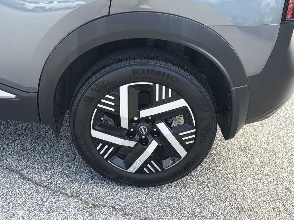 Used 2025 Nissan Kicks SV FWD image 28