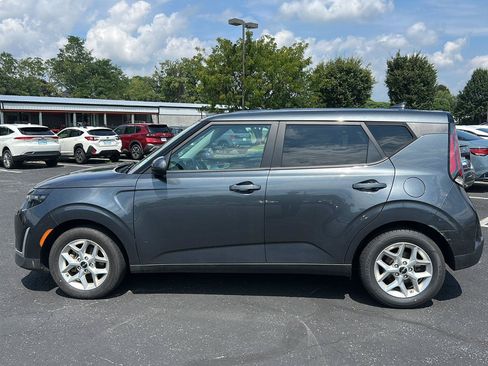 Used 2024 Kia Soul LX w/ Option Group 015 FWD image 3