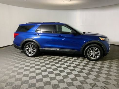 Used 2022 Ford Explorer XLT w/ Equipment Group 202A AWD/4WD image 5