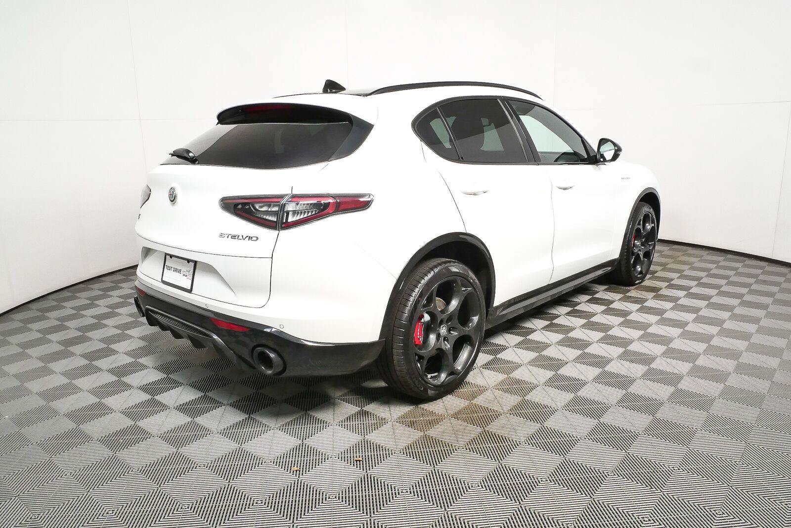New 2026 Alfa Romeo Stelvio Sprint AWD/4WD image 31