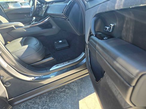 New 2025 Land Rover Range Rover Sport Dynamic SE image 10