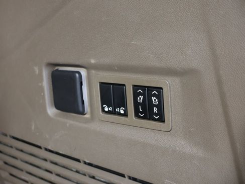 Used 2024 GMC Yukon Denali w/ Advanced Technology Package image 31